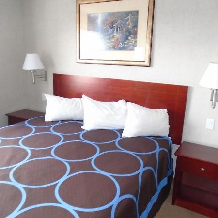 Super 8 By Wyndham Red Deer City Centre Εξωτερικό φωτογραφία
