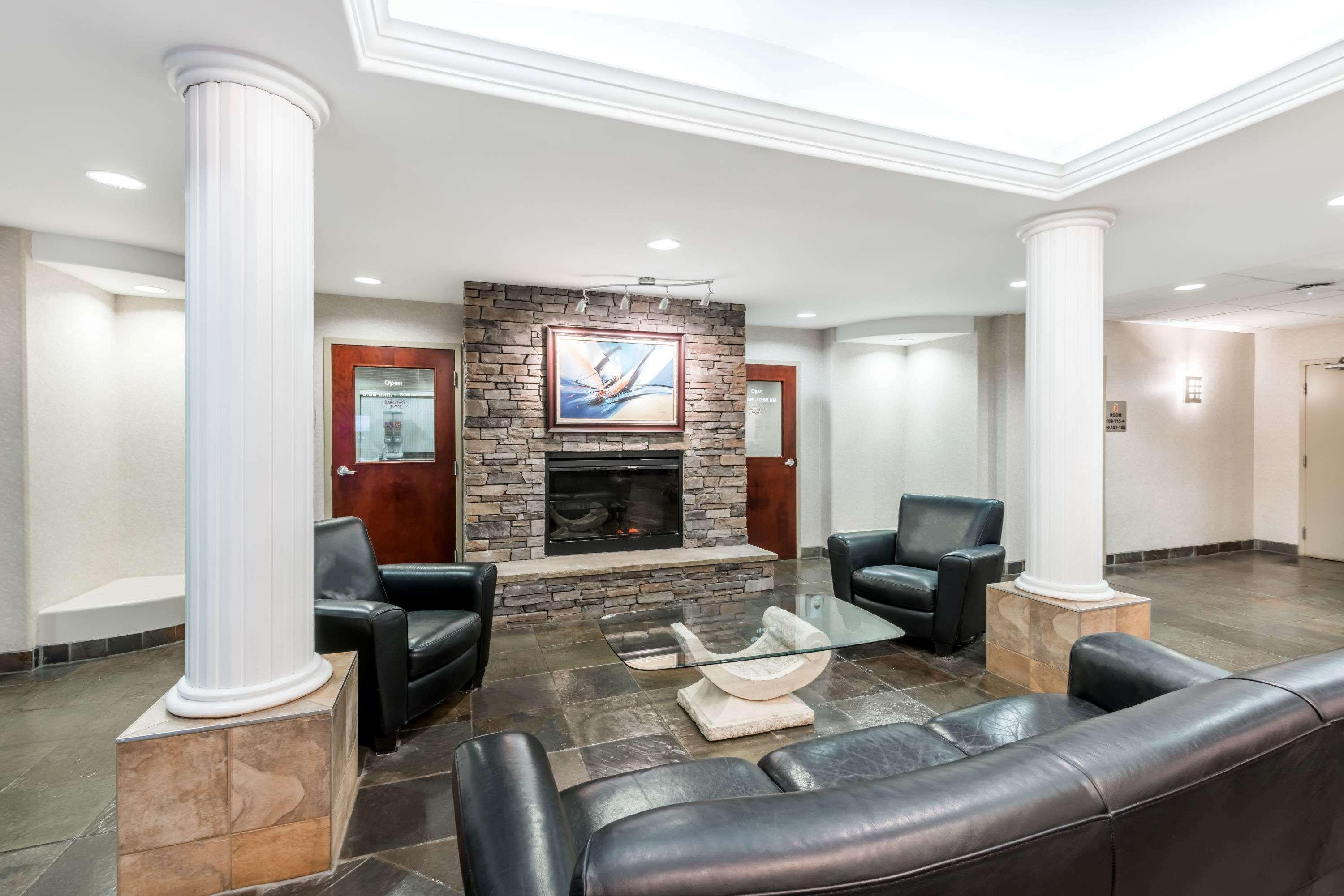 Super 8 By Wyndham Red Deer City Centre Εξωτερικό φωτογραφία