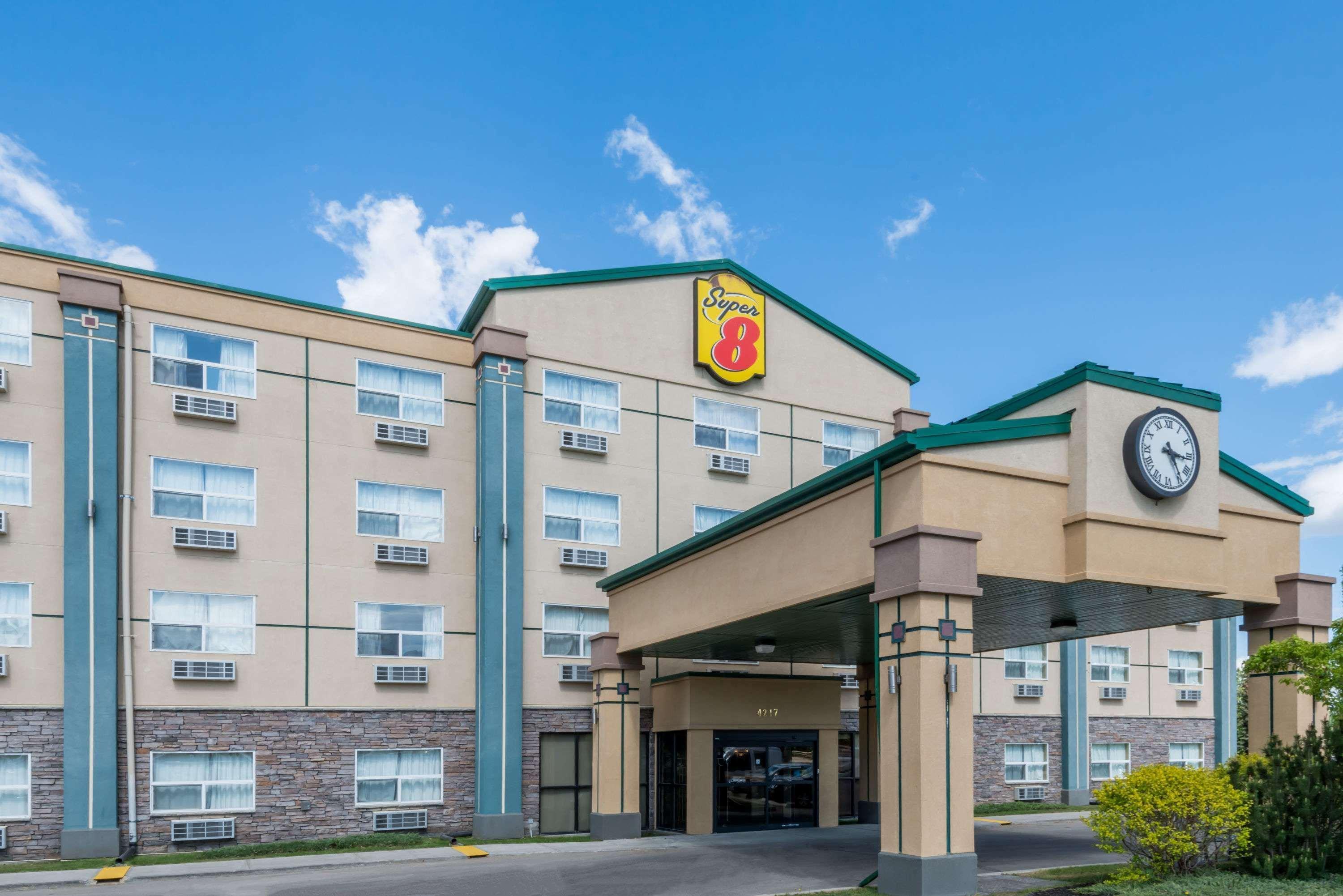 Super 8 By Wyndham Red Deer City Centre Εξωτερικό φωτογραφία