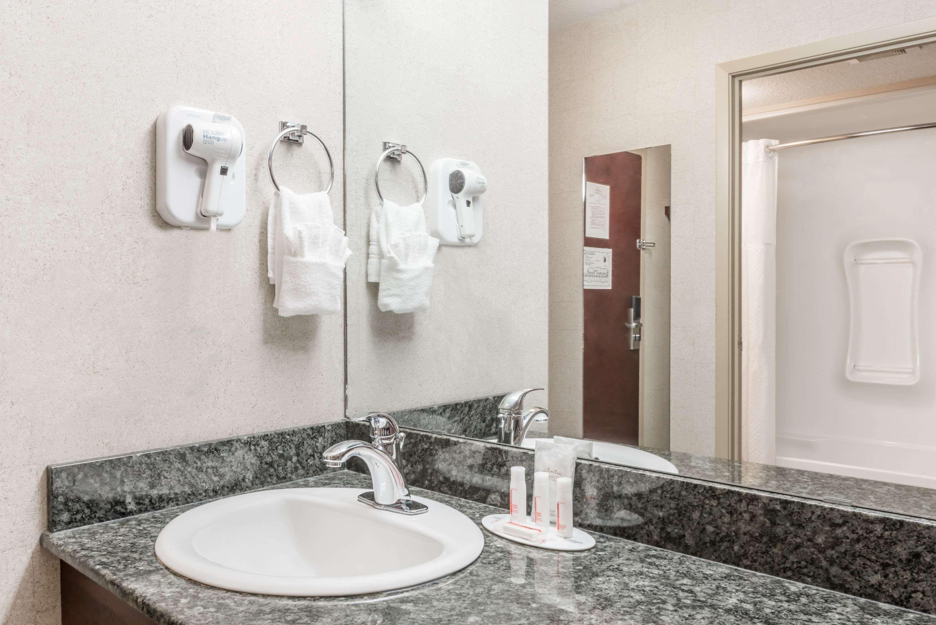 Super 8 By Wyndham Red Deer City Centre Εξωτερικό φωτογραφία