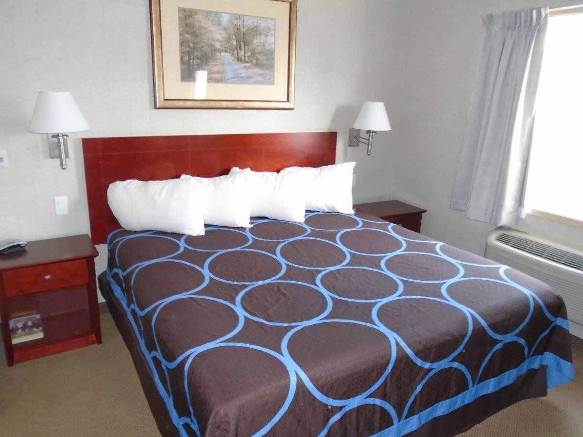 Super 8 By Wyndham Red Deer City Centre Εξωτερικό φωτογραφία