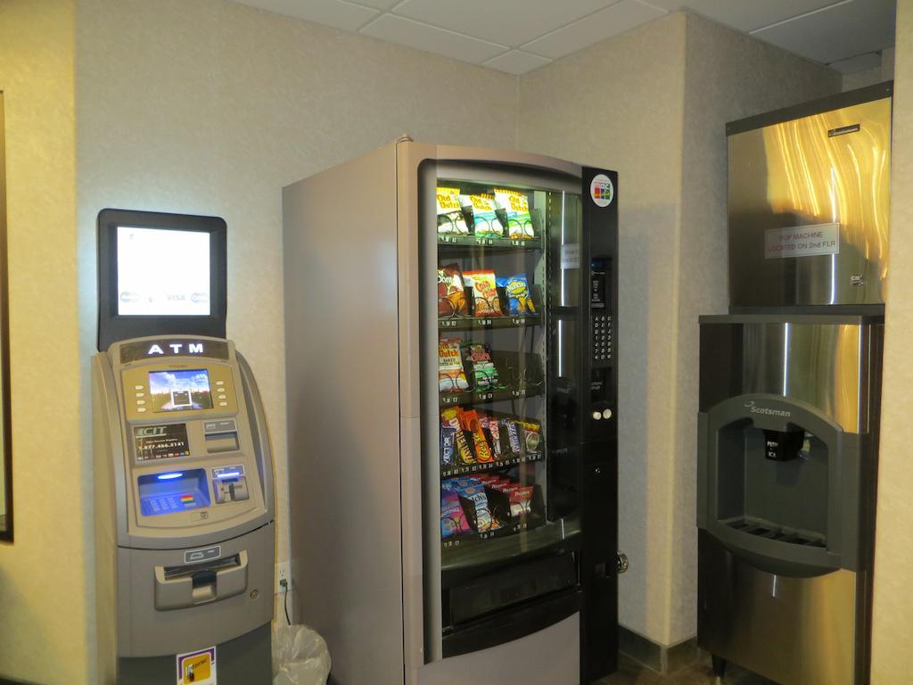 Super 8 By Wyndham Red Deer City Centre Εξωτερικό φωτογραφία