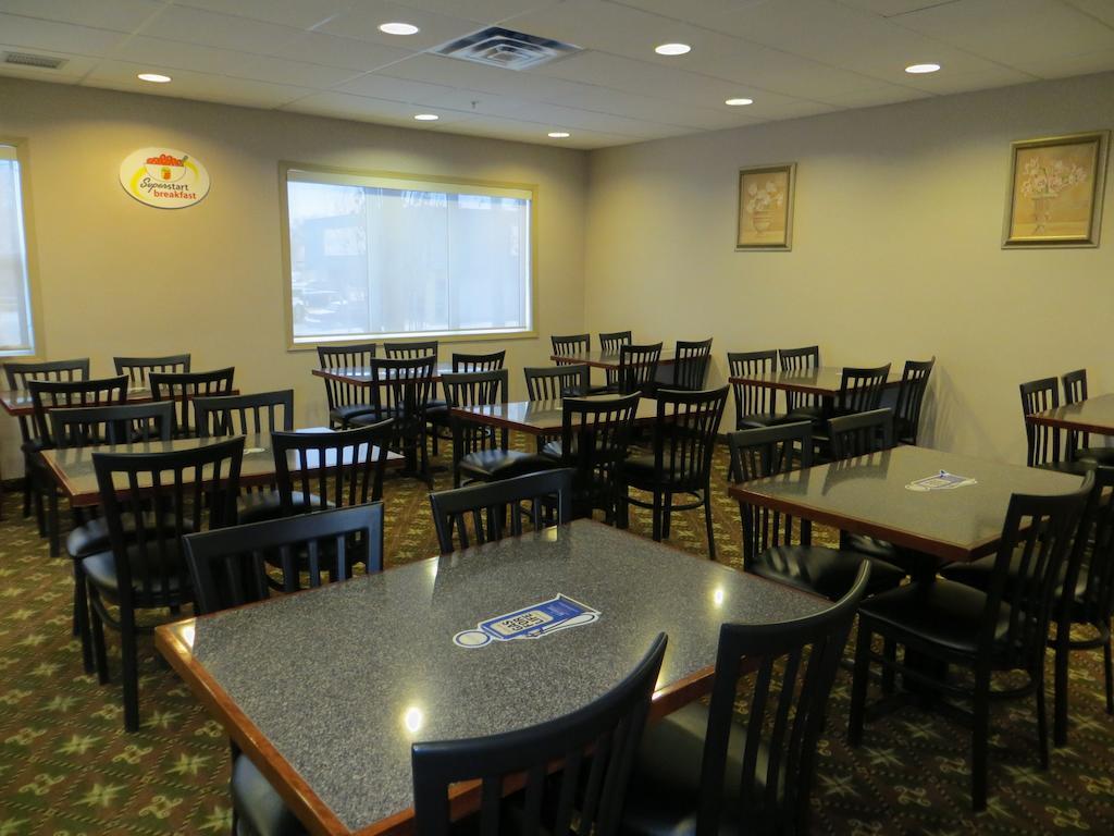 Super 8 By Wyndham Red Deer City Centre Εξωτερικό φωτογραφία