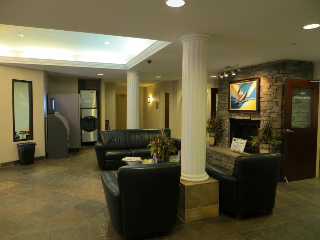 Super 8 By Wyndham Red Deer City Centre Εξωτερικό φωτογραφία