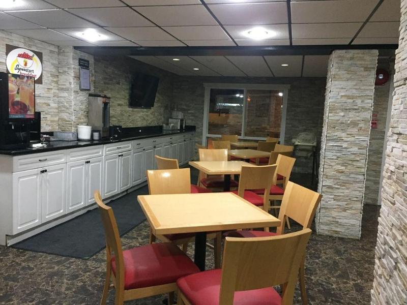 Super 8 By Wyndham Red Deer City Centre Εξωτερικό φωτογραφία