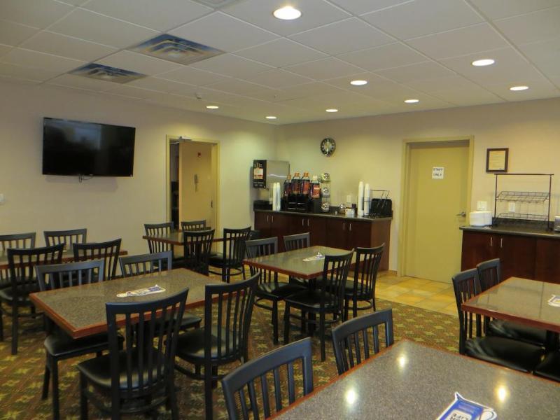 Super 8 By Wyndham Red Deer City Centre Εξωτερικό φωτογραφία