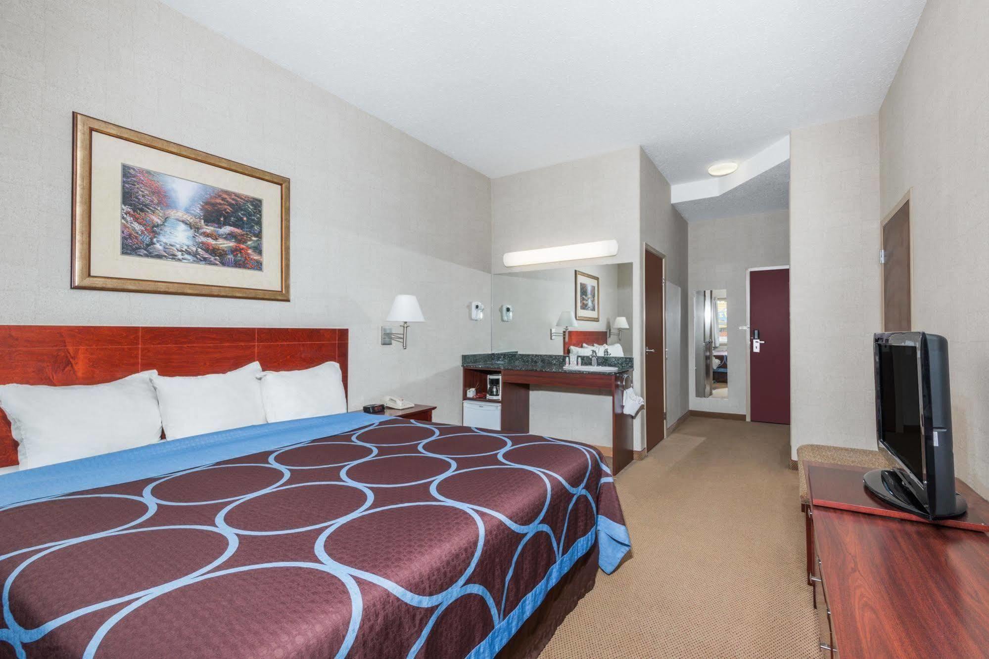 Super 8 By Wyndham Red Deer City Centre Εξωτερικό φωτογραφία