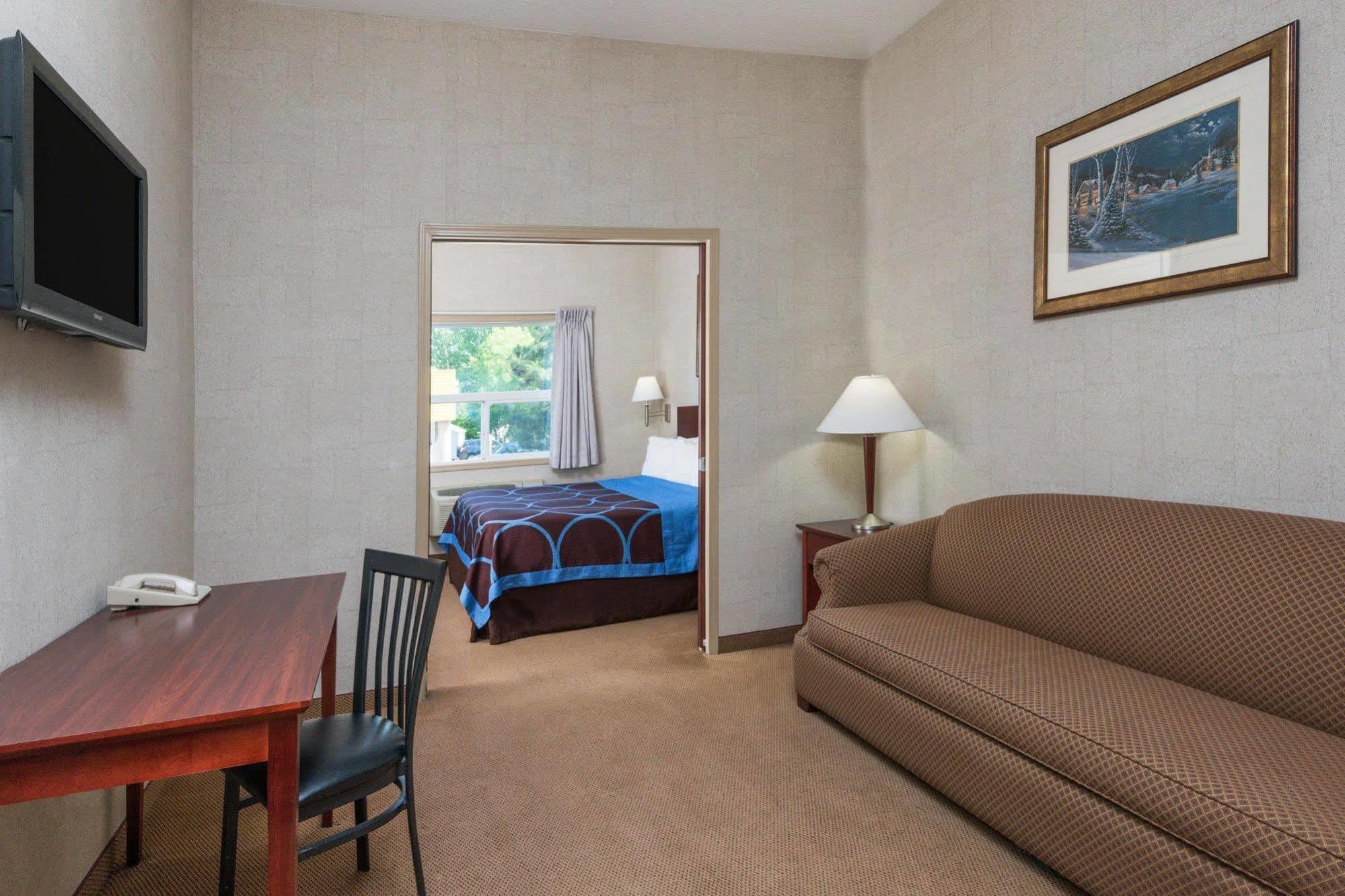 Super 8 By Wyndham Red Deer City Centre Εξωτερικό φωτογραφία