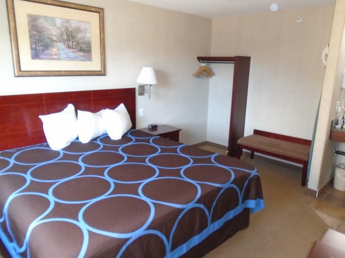 Super 8 By Wyndham Red Deer City Centre Εξωτερικό φωτογραφία
